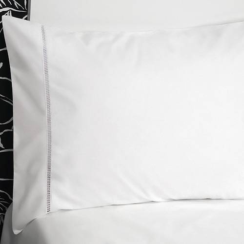 Tamanhos, Medidas e Dimensões do produto Fronha para Body Pillow Ponto Palito 50x150cm Percal 233 Fios - Branca - Plumasul