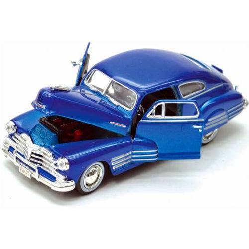 Tamanhos, Medidas e Dimensões do produto Miniatura Carro de Coleção Chevrolet 1948 Aerosedan Fleetline Escala 1/24 Motormax Azul